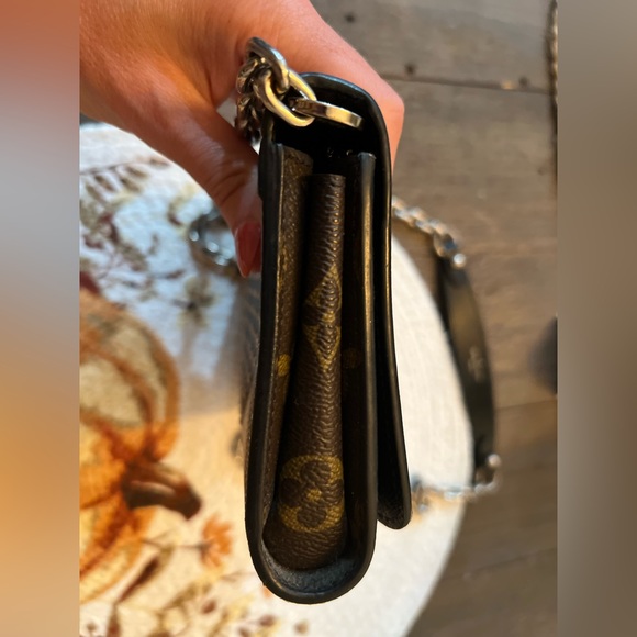LOUIS VUITTON Portefeuille Twist Chain - Picture 5 of 16